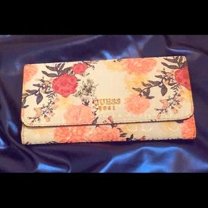 I am selling a GUESS 1981 women wallet